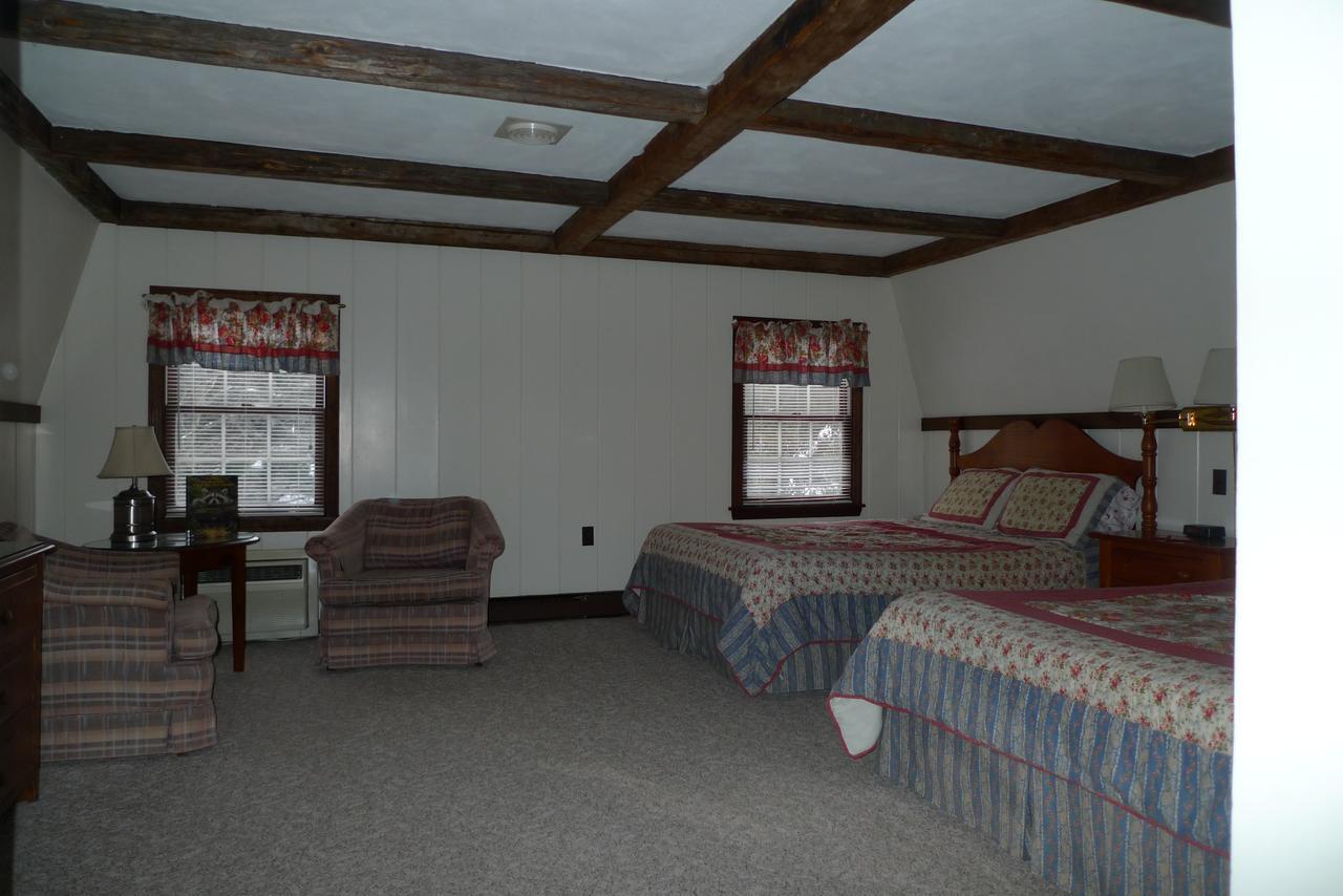 Queen Room Two Queen Beds